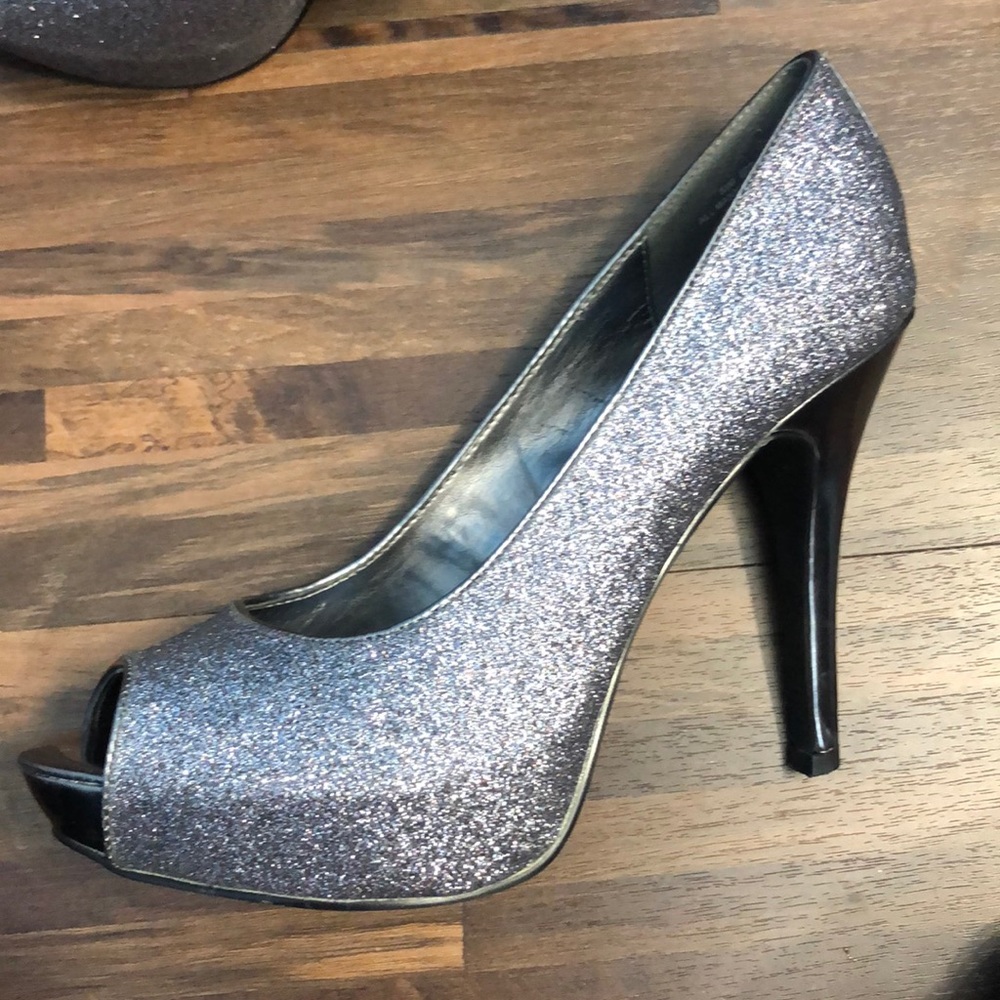 Heels - Picture 3 of 3